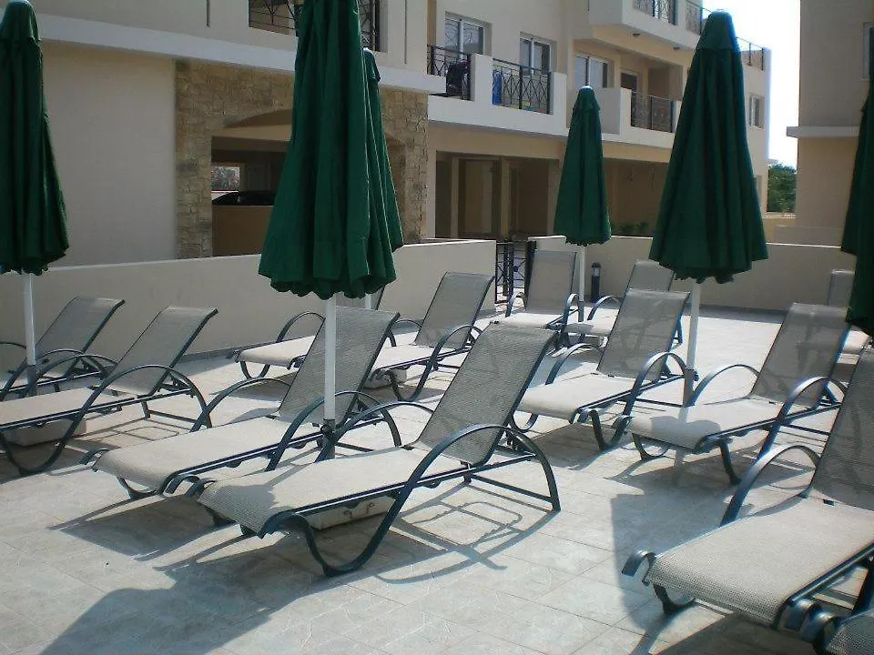 104 Excellent 2 Bed Apartment With Pool View, Ac & Gym! Perivólia