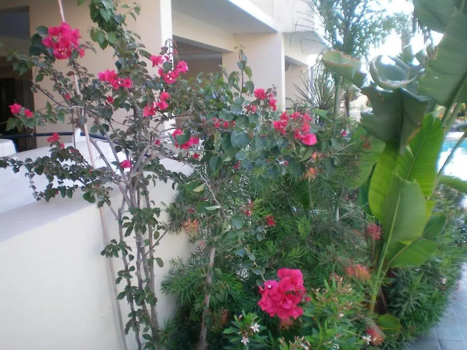 104 Excellent 2 Bed Apartment With Pool View, Ac & Gym! Perivólia 0*,  Chypre