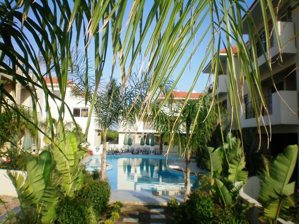 104 Excellent 2 Bed Apartment With Pool View, Ac & Gym! Perivólia