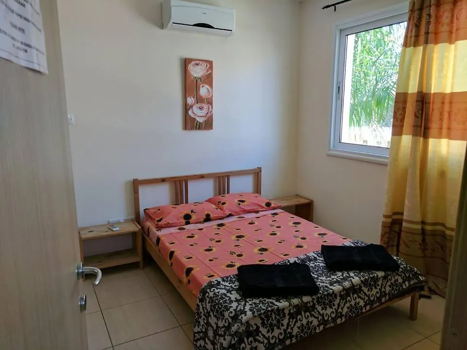 104 Excellent 2 Bed Apartment With Pool View, Ac & Gym! Perivólia