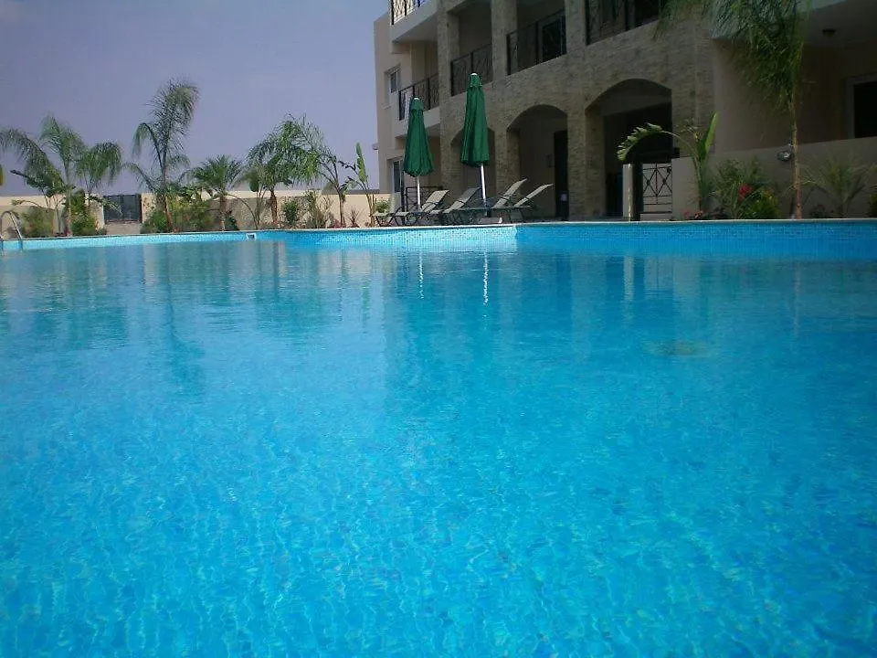 104 Excellent 2 Bed Apartment With Pool View, Ac & Gym! Perivólia 0*,