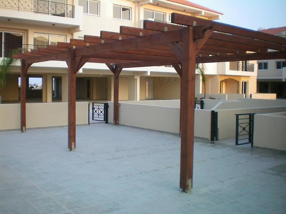 104 Excellent 2 Bed Apartment With Pool View, Ac & Gym! Perivólia 0*,