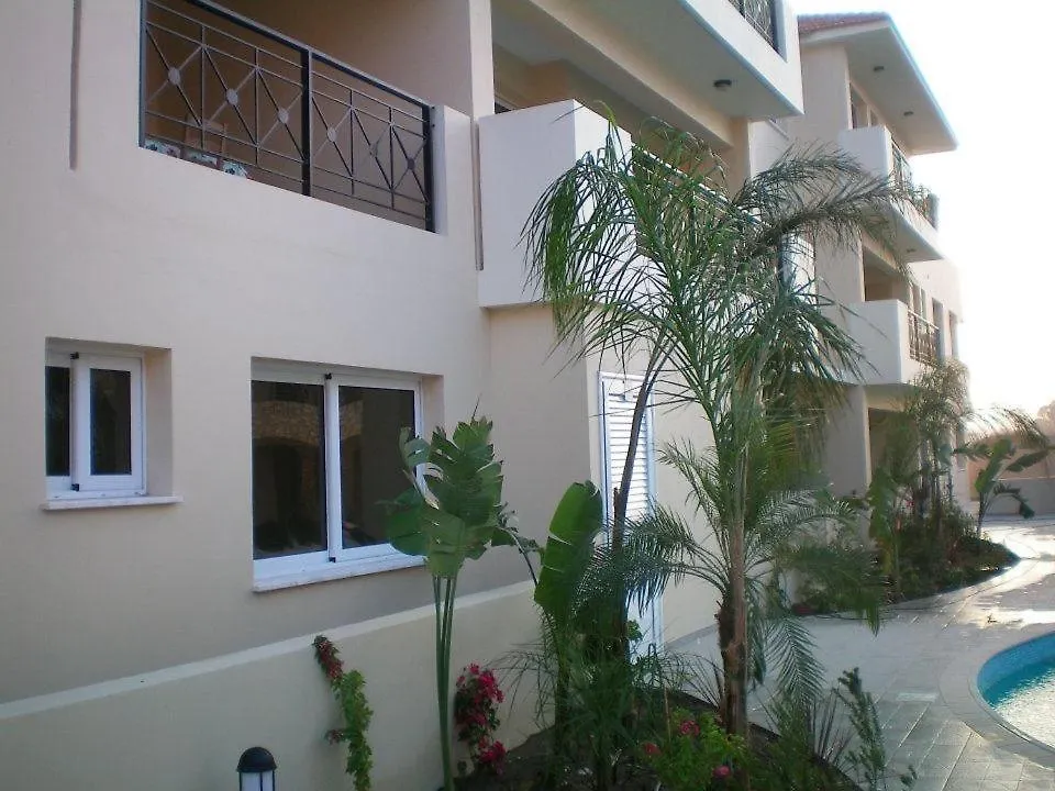 104 Excellent 2 Bed Apartment With Pool View, Ac & Gym! Perivólia