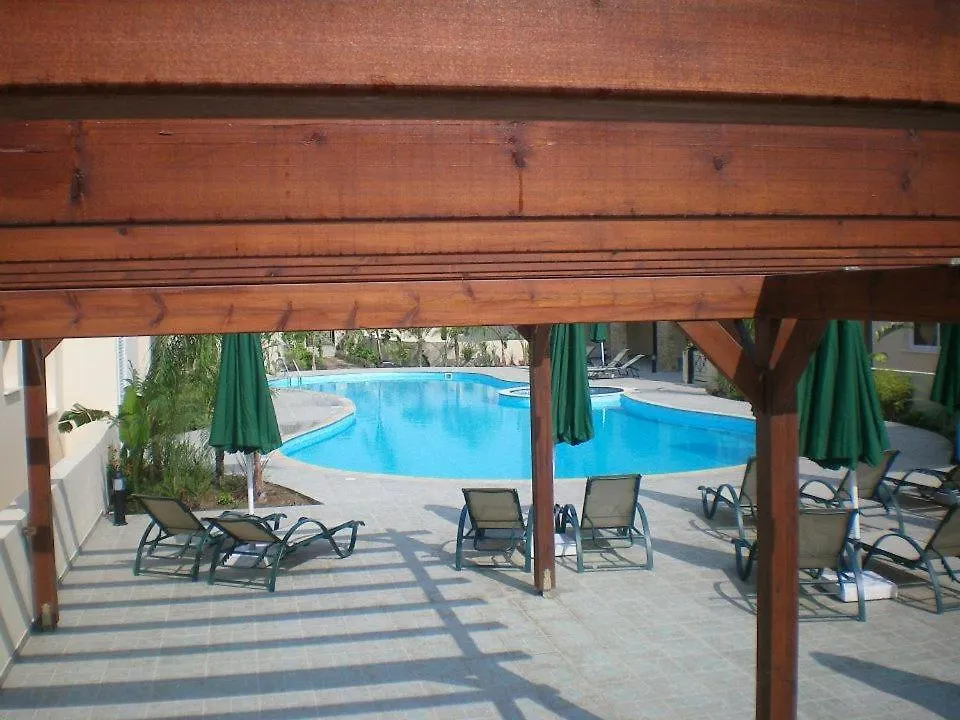 104 Excellent 2 Bed Apartment With Pool View, Ac & Gym! Perivólia